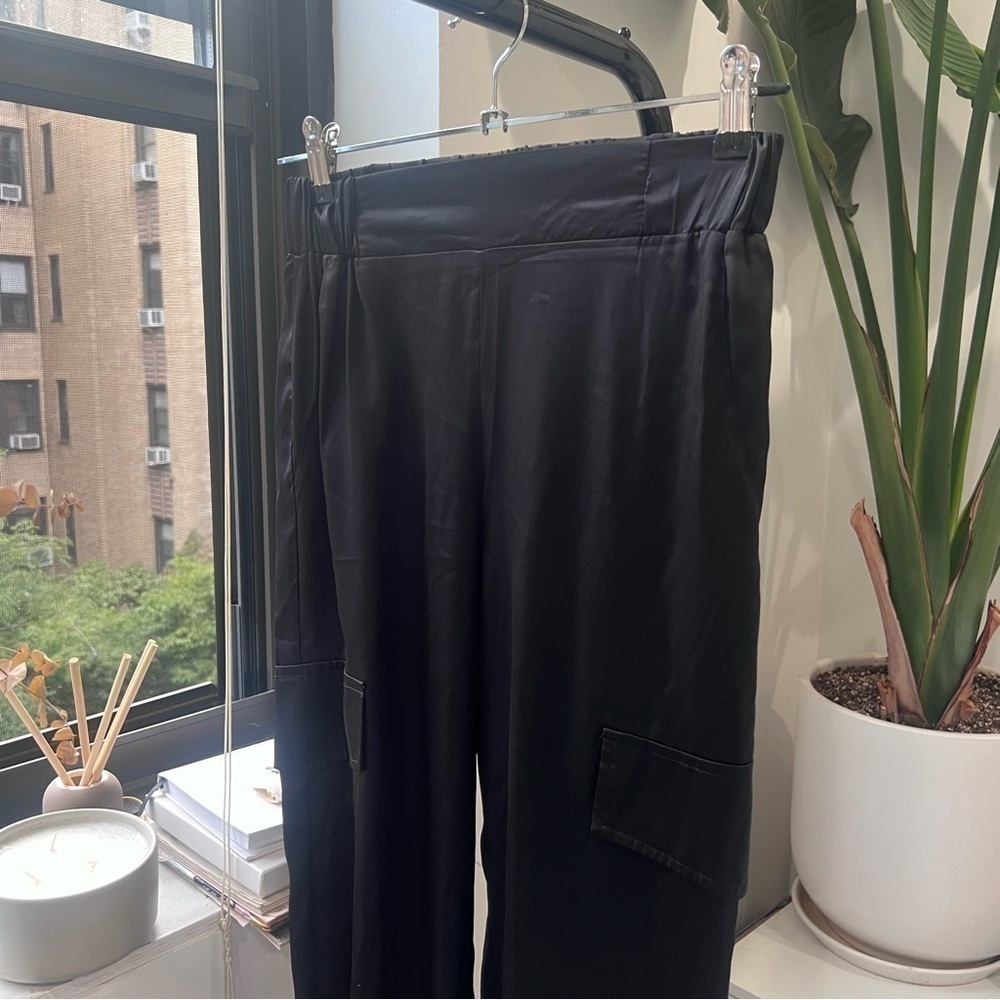 NWOT Black satin cinch bottom cargo joggers